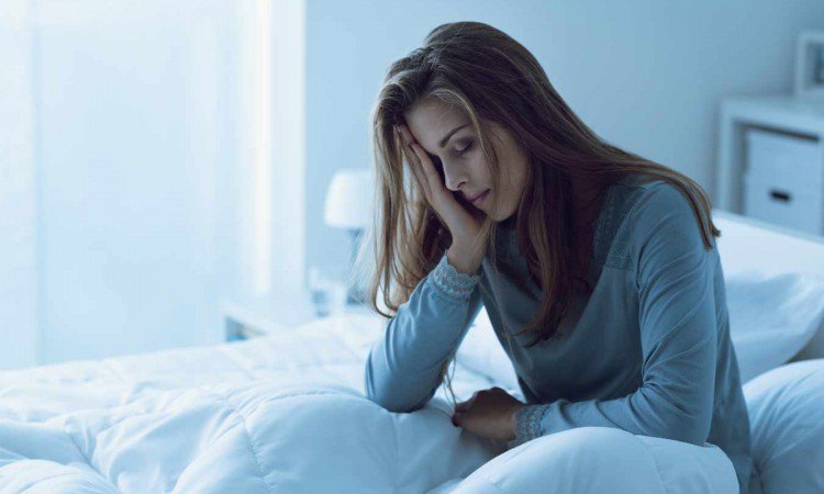 Bezsenność (insomnia) – jakie są sposoby na problemy z zaśnięciem? Przyczyny i leczenie bezsenności. - zdjęcie