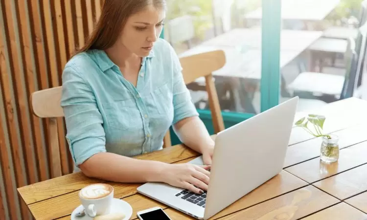 Dr Google – czy warto szukać diagnozy w Internecie? Z czym może wiązać się samodiagnoza dokonana przez sieciowego doktora Google? - zdjęcie