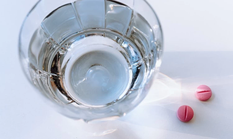 Ibuprofen: działanie, właściwości lecznicze, wskazania i zasady stosowania - zdjęcie