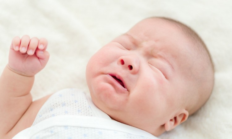 Kolka u niemowlaka – jakie są przyczyny, objawy oraz leczenie. Jak radzić sobie z trudną kolką u niemowlaka? - zdjęcie