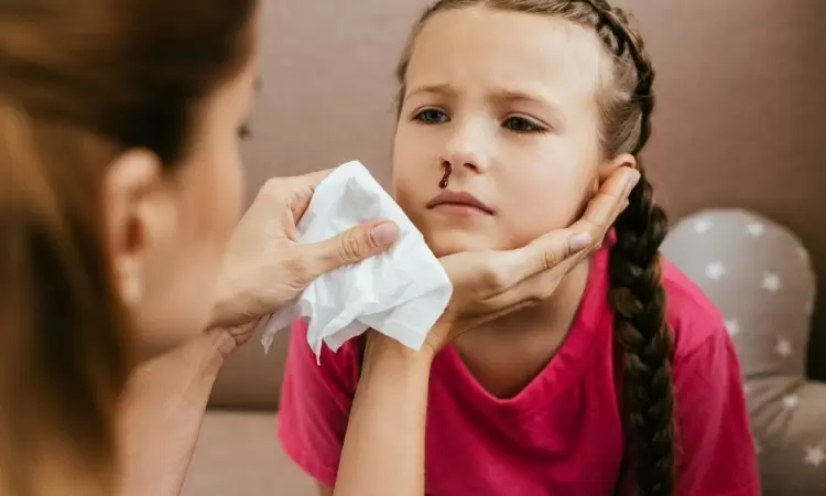 Krew z nosa u dziecka – przyczyny, leczenie i pierwsza pomoc - zdjęcie