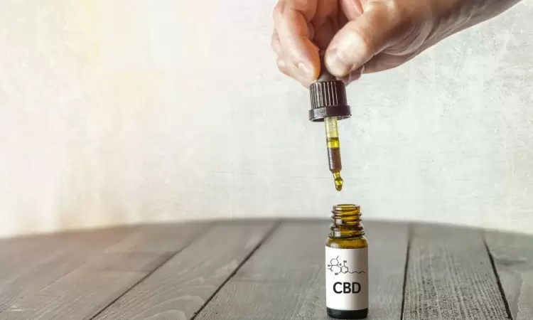 Olej konopny CBD - właściwości terapeutyczne naturalnego CBD. Dwa oblicza marihuany, czyli różnica między CBD a THC - zdjęcie