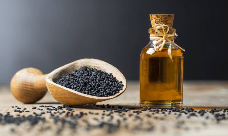 Olej z czarnuszki – jak go stosować i czy warto? Do czego może Ci się przydać olej z czarnuszki? - zdjęcie