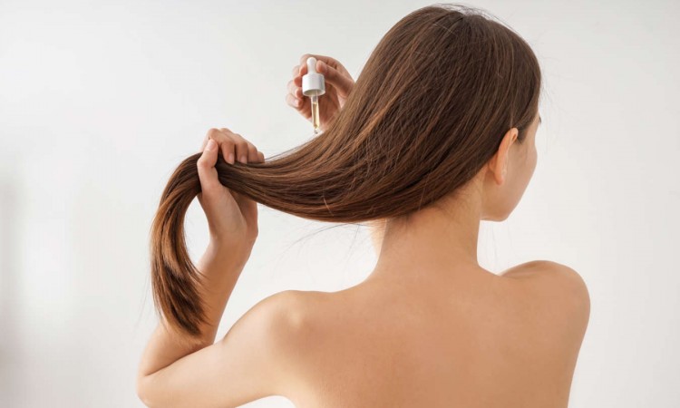 Olejowanie włosów – dlaczego warto oraz ile to kosztuje? Jak powinno wyglądać olejowanie włosów w domu? - zdjęcie
