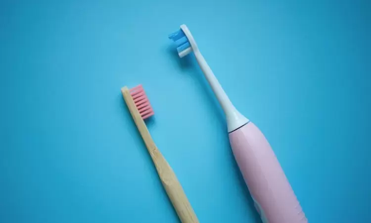 Soniczna szczoteczka do zębów – jak działa? Jak myć zęby szczoteczką soniczną? - zdjęcie