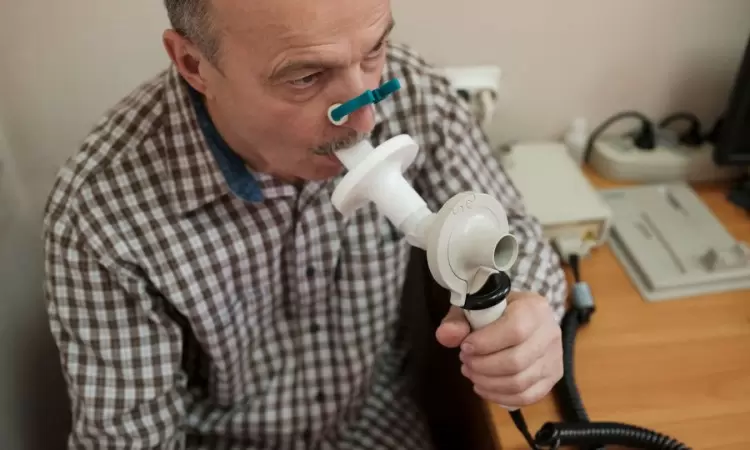 Spirometria – jakie są wskazania do przeprowadzenia badania? Jak wygląda przebieg badania spirometrii? - zdjęcie