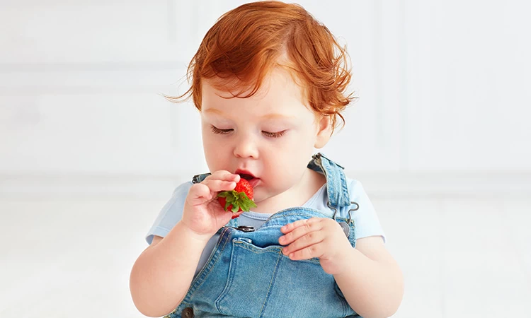 Uczulenie na truskawki u dziecka - objawy, co podać - zdjęcie
