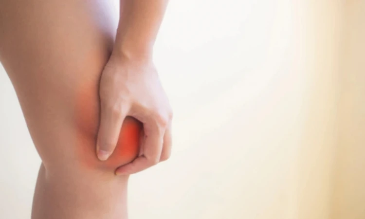 Woda w kolanie (wysięk) – przyczyny i leczenie. Dlaczego Twoje kolano może być spuchnięte i co z tym zrobić? - zdjęcie