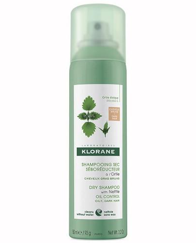 podgląd produktu Klorane seboregulujący szampon suchy z wyciągiem z pokrzywy do włosów ciemnych 150 ml
